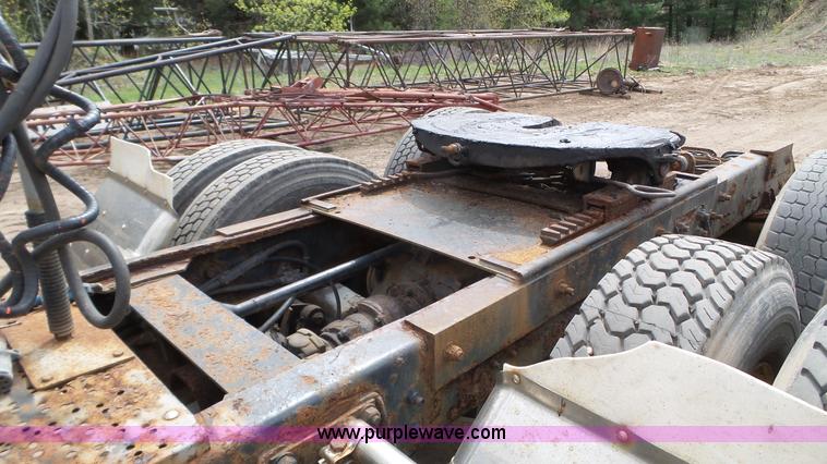 image for item K4681 1988 Mack RW613 semi truck