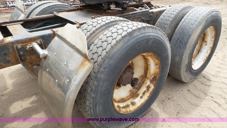 image for item K4681 1988 Mack RW613 semi truck