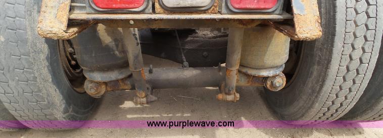 image for item K4681 1988 Mack RW613 semi truck