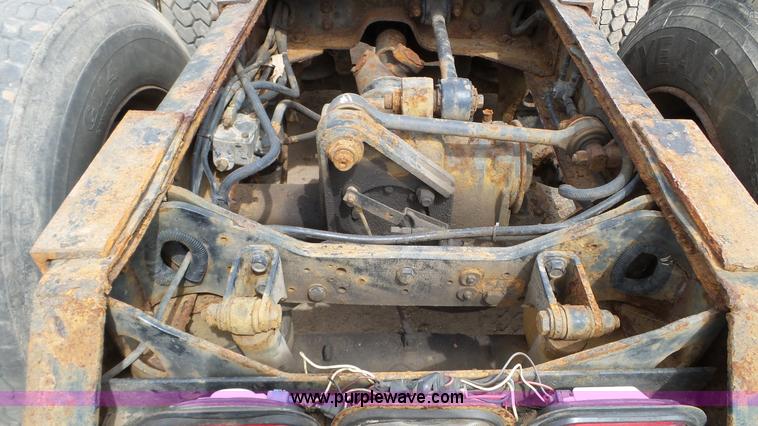 image for item K4681 1988 Mack RW613 semi truck