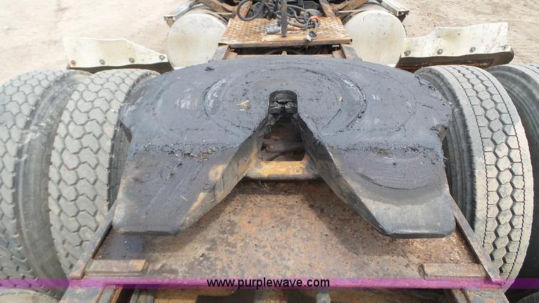 image for item K4681 1988 Mack RW613 semi truck