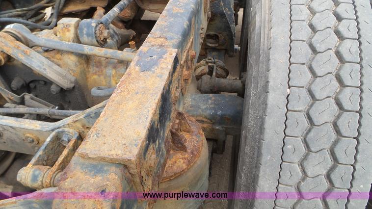 image for item K4681 1988 Mack RW613 semi truck