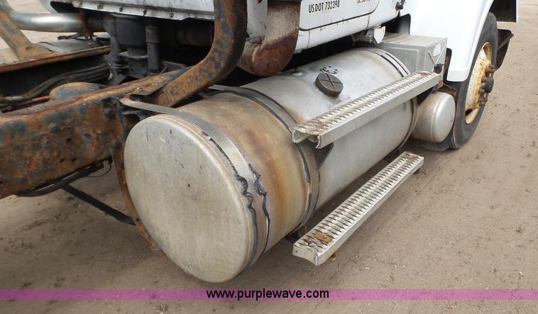 image for item K4681 1988 Mack RW613 semi truck