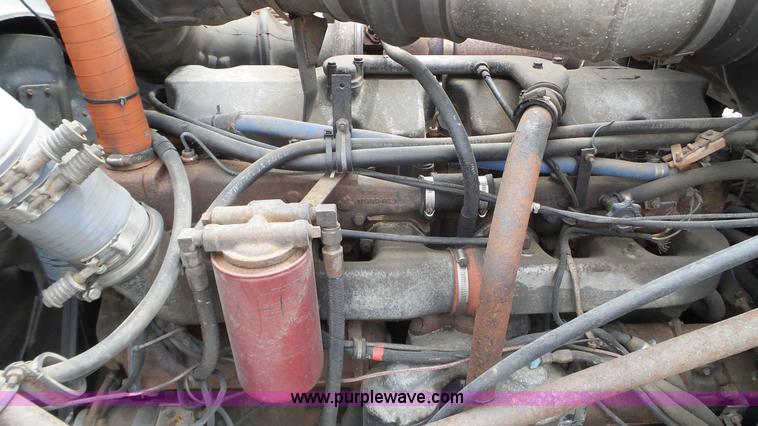 image for item K4681 1988 Mack RW613 semi truck