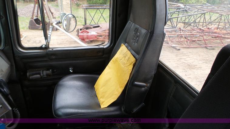 image for item K4681 1988 Mack RW613 semi truck