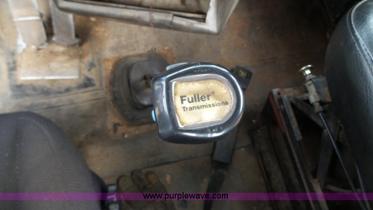 image for item K4681 1988 Mack RW613 semi truck