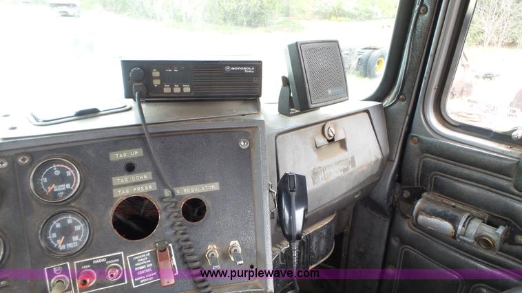 image for item K4681 1988 Mack RW613 semi truck