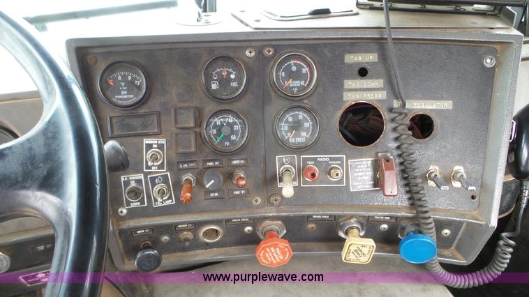 image for item K4681 1988 Mack RW613 semi truck