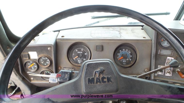 image for item K4681 1988 Mack RW613 semi truck