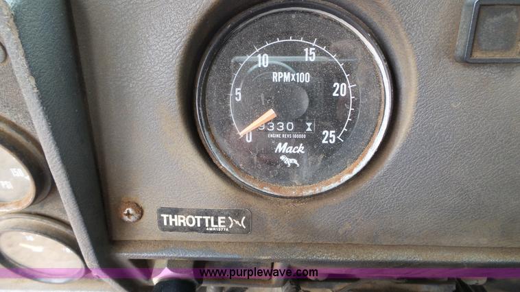 image for item K4681 1988 Mack RW613 semi truck