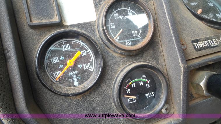 image for item K4681 1988 Mack RW613 semi truck