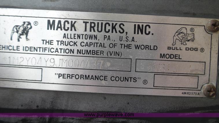 image for item K4681 1988 Mack RW613 semi truck