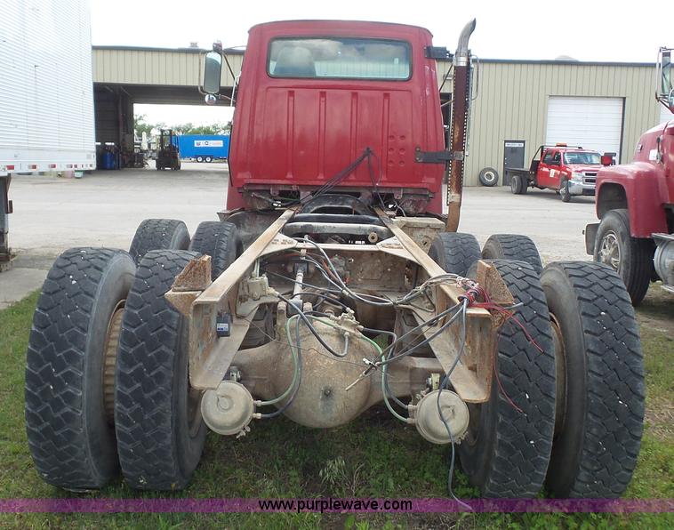 image for item K5216 1988 Ford L8000 truck cab and chassis