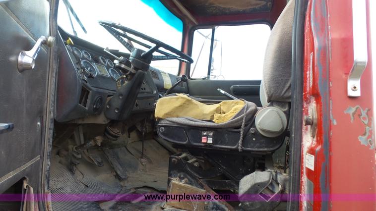 image for item K5216 1988 Ford L8000 truck cab and chassis