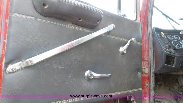 image for item K5216 1988 Ford L8000 truck cab and chassis