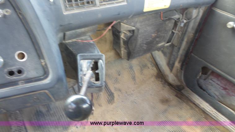 image for item K5216 1988 Ford L8000 truck cab and chassis