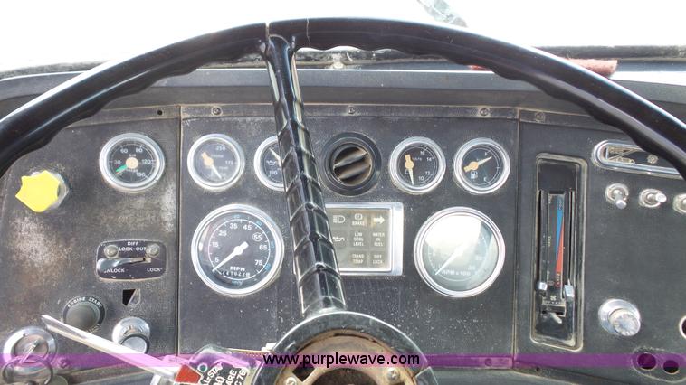 image for item K5216 1988 Ford L8000 truck cab and chassis