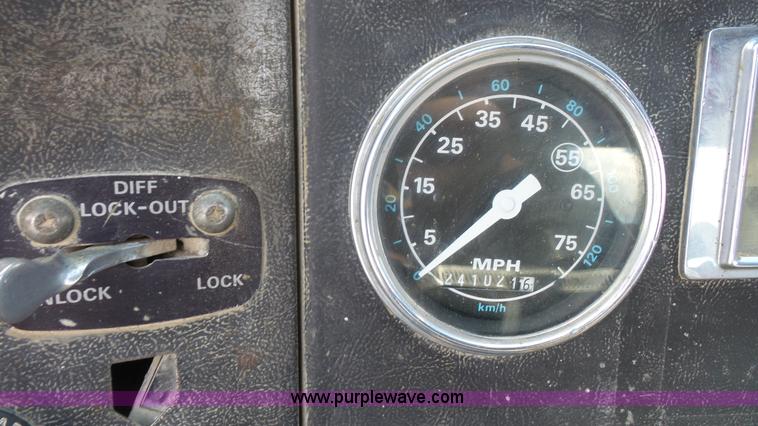 image for item K5216 1988 Ford L8000 truck cab and chassis