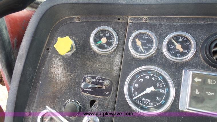 image for item K5216 1988 Ford L8000 truck cab and chassis