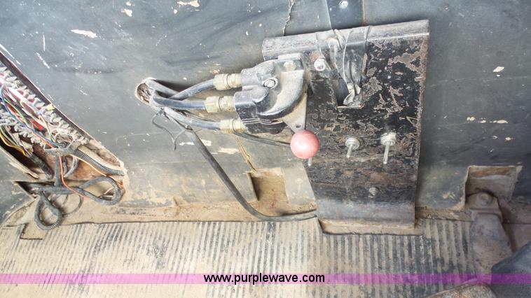 image for item K5216 1988 Ford L8000 truck cab and chassis