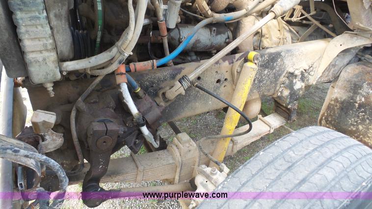 image for item K5216 1988 Ford L8000 truck cab and chassis