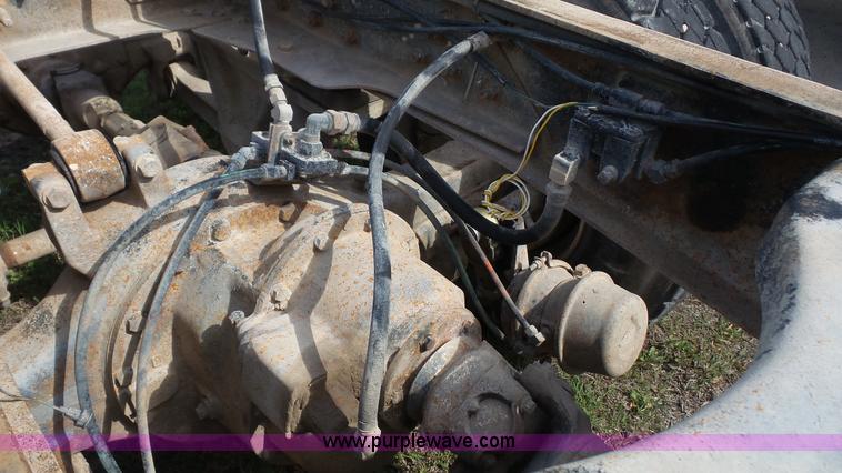 image for item K5216 1988 Ford L8000 truck cab and chassis