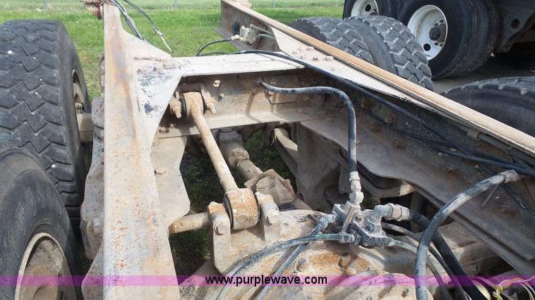 image for item K5216 1988 Ford L8000 truck cab and chassis