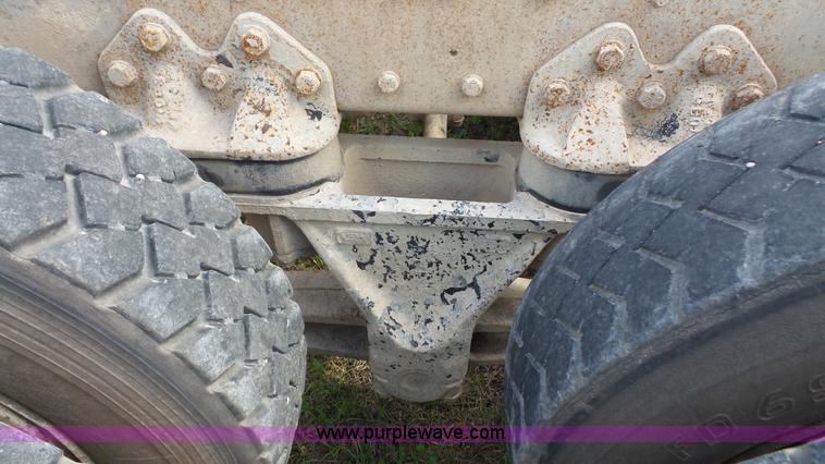 image for item K5216 1988 Ford L8000 truck cab and chassis