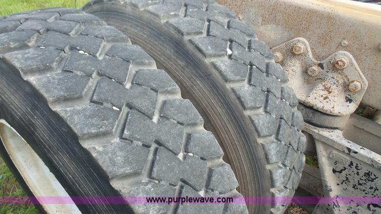 image for item K5216 1988 Ford L8000 truck cab and chassis