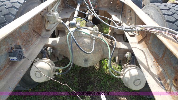 image for item K5216 1988 Ford L8000 truck cab and chassis