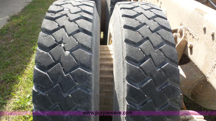 image for item K5216 1988 Ford L8000 truck cab and chassis