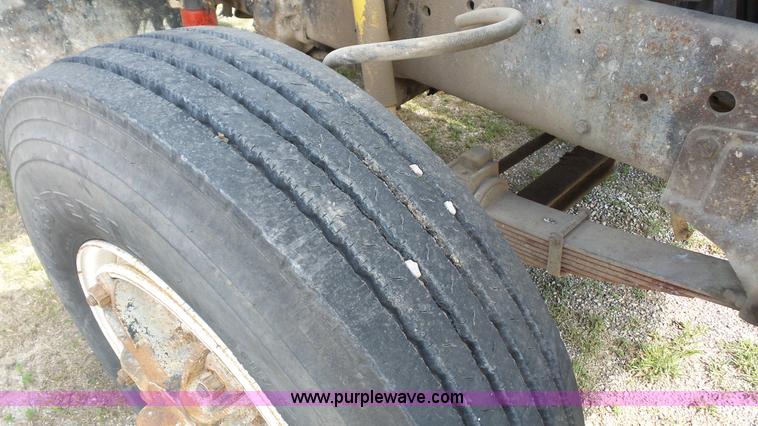 image for item K5216 1988 Ford L8000 truck cab and chassis