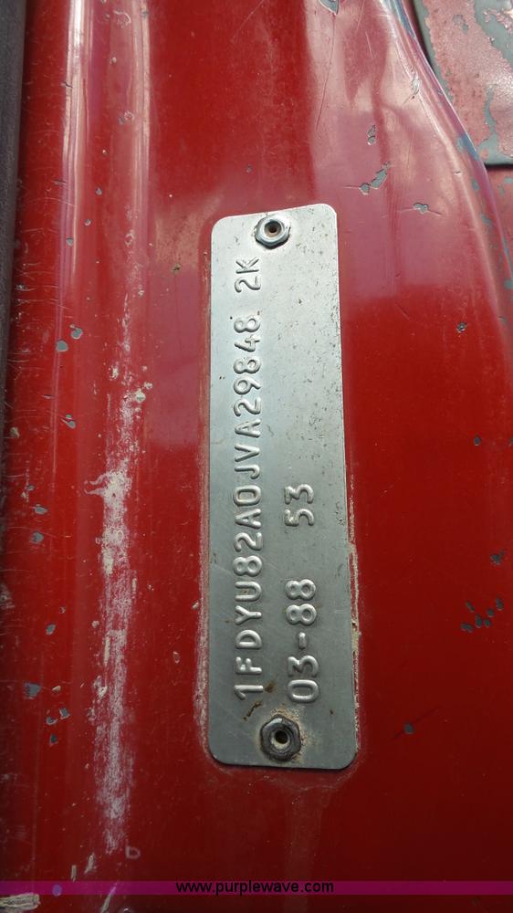 image for item K5216 1988 Ford L8000 truck cab and chassis