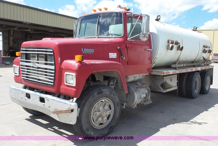 image for item K5217 1989 Ford L8000 tank truck