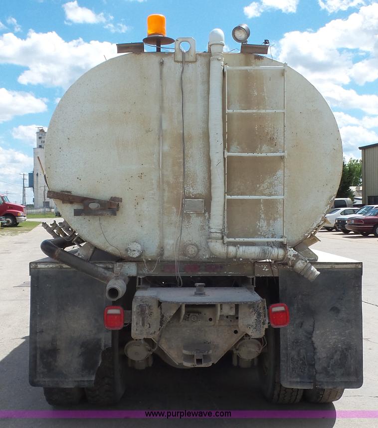 image for item K5217 1989 Ford L8000 tank truck