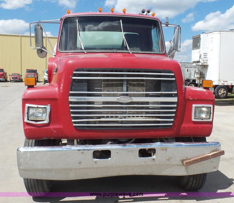 image for item K5217 1989 Ford L8000 tank truck
