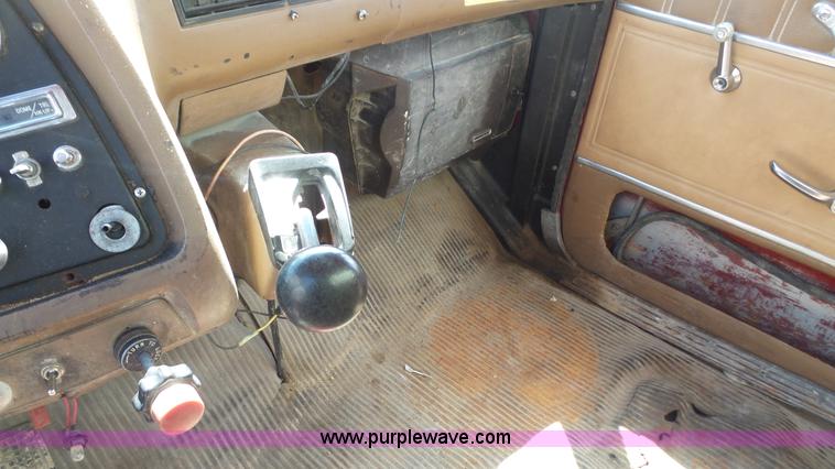 image for item K5217 1989 Ford L8000 tank truck