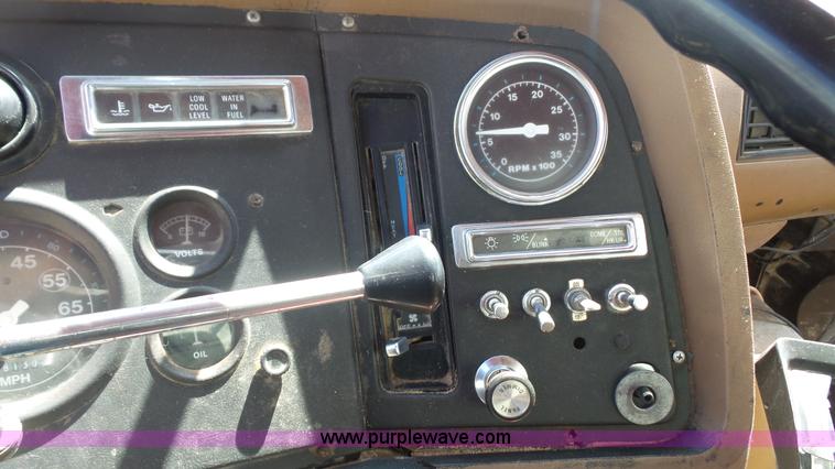 image for item K5217 1989 Ford L8000 tank truck