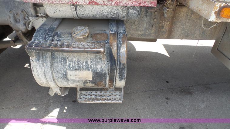 image for item K5217 1989 Ford L8000 tank truck