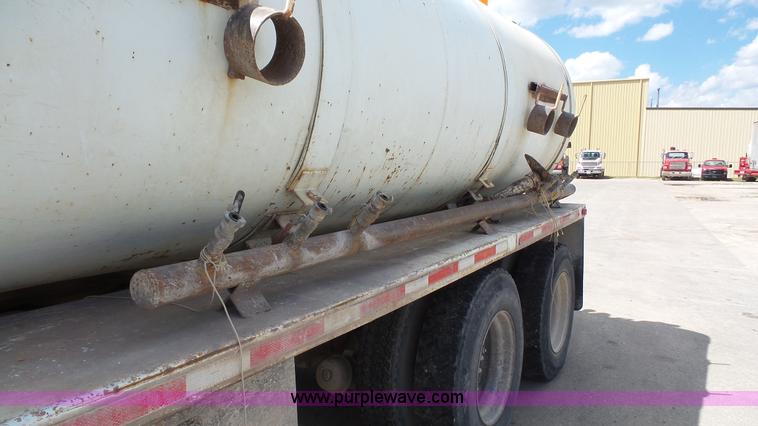 image for item K5217 1989 Ford L8000 tank truck