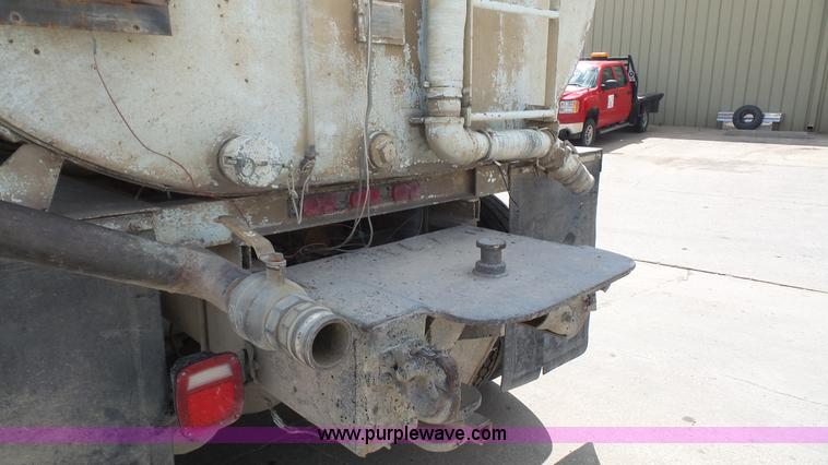 image for item K5217 1989 Ford L8000 tank truck