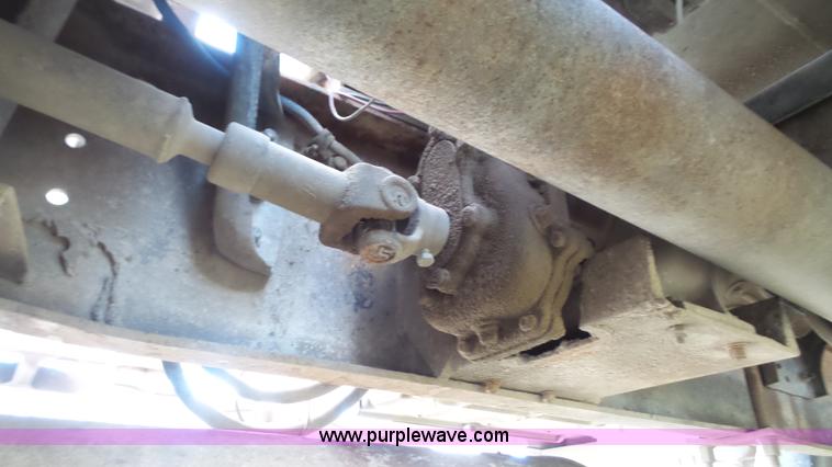 image for item K5217 1989 Ford L8000 tank truck