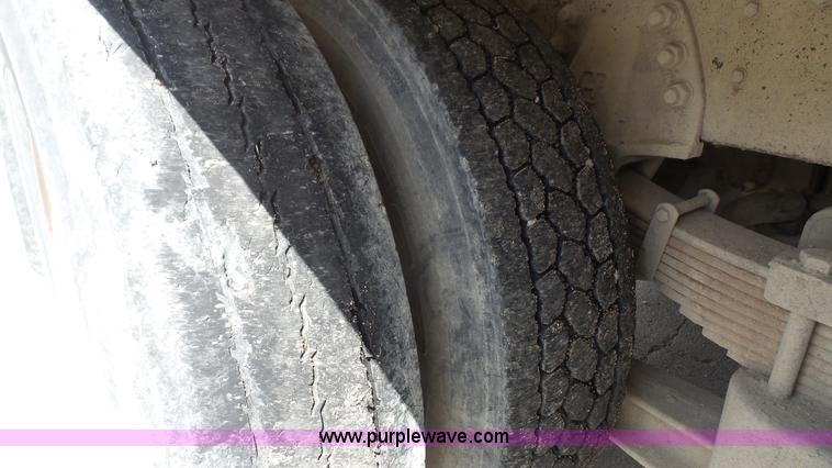 image for item K5217 1989 Ford L8000 tank truck