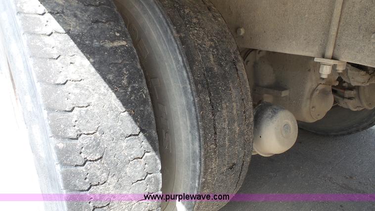 image for item K5217 1989 Ford L8000 tank truck