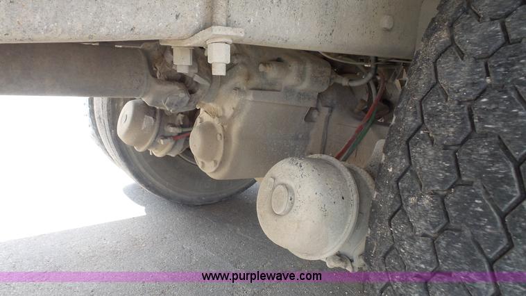 image for item K5217 1989 Ford L8000 tank truck