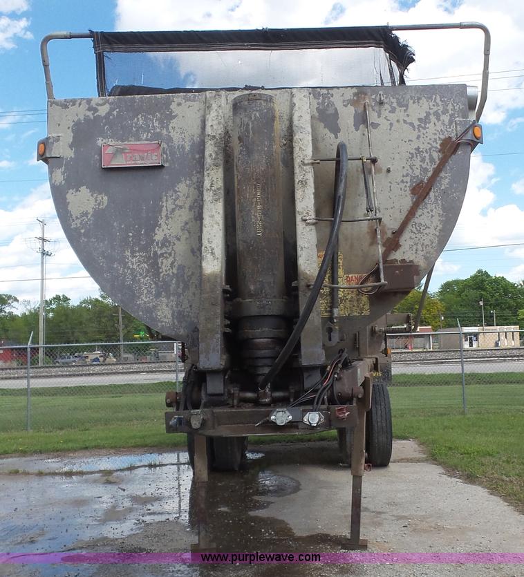image for item K5219 1999 Travis HRS end dump trailer
