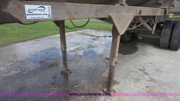 image for item K5219 1999 Travis HRS end dump trailer