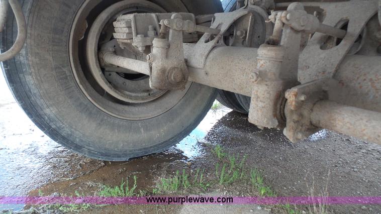 image for item K5219 1999 Travis HRS end dump trailer