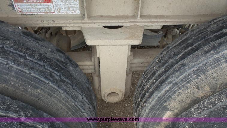 image for item K5219 1999 Travis HRS end dump trailer