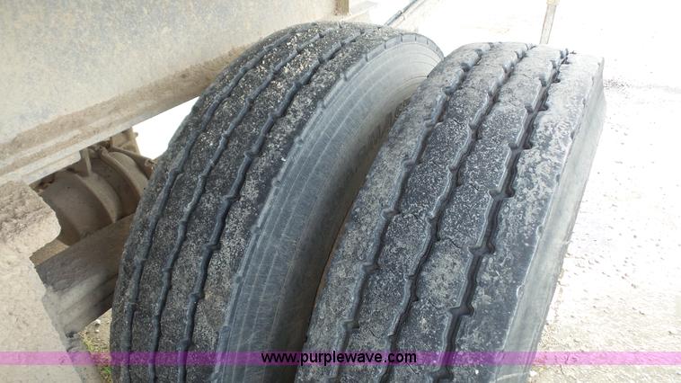 image for item K5219 1999 Travis HRS end dump trailer